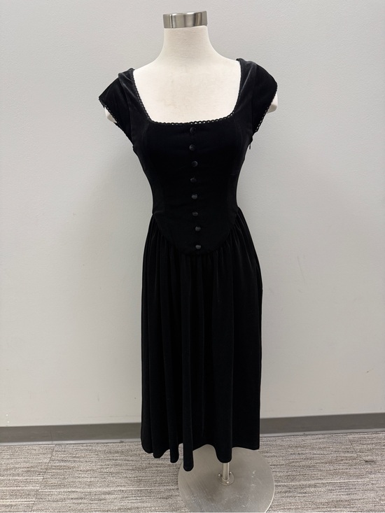 Le Lis Dresses & Skirts - Le Lis Black Velvet Button-Front Midi Dress - FLAW
